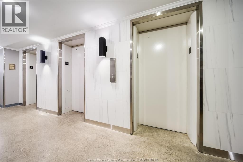 312 - 111 RIVERSIDE DRIVE Image 32