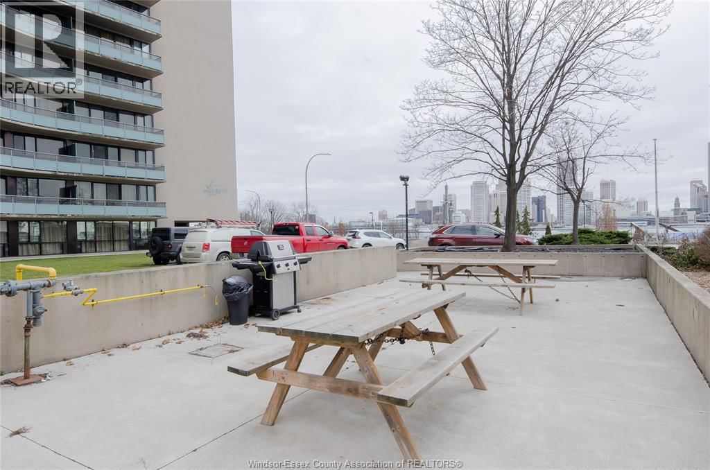 312 - 111 RIVERSIDE DRIVE Image 39