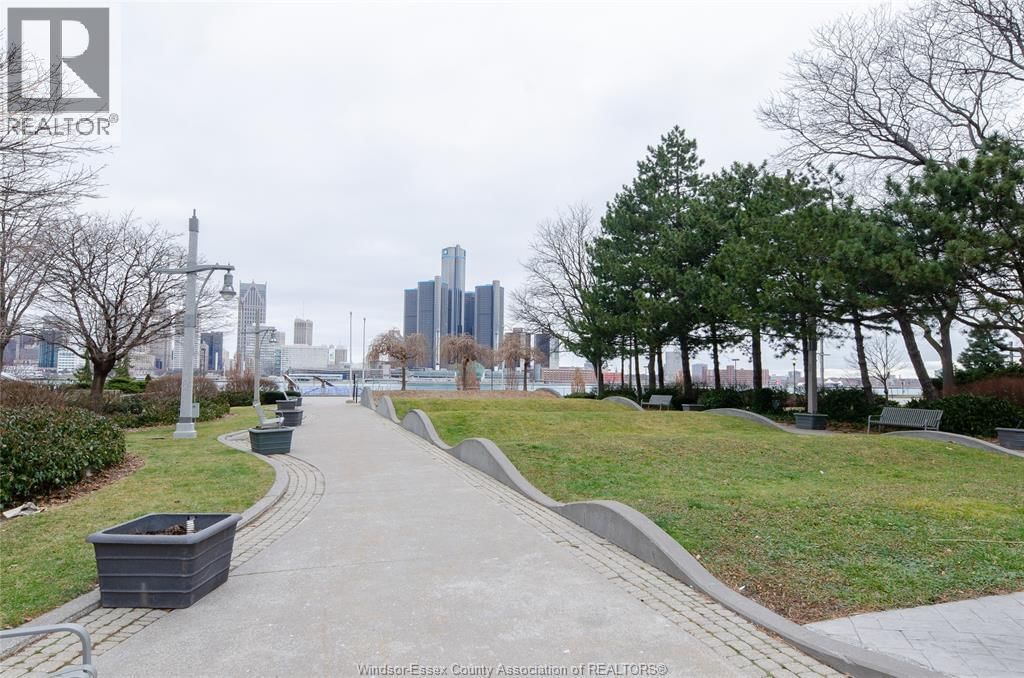 312 - 111 RIVERSIDE DRIVE Image 41