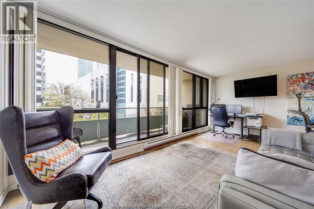 312 - 111 RIVERSIDE DRIVE Image 7