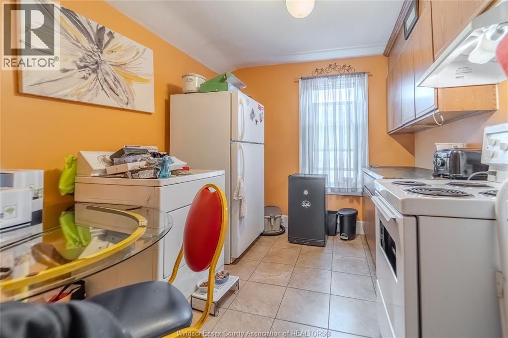 1626 HALL AVENUE Image 11