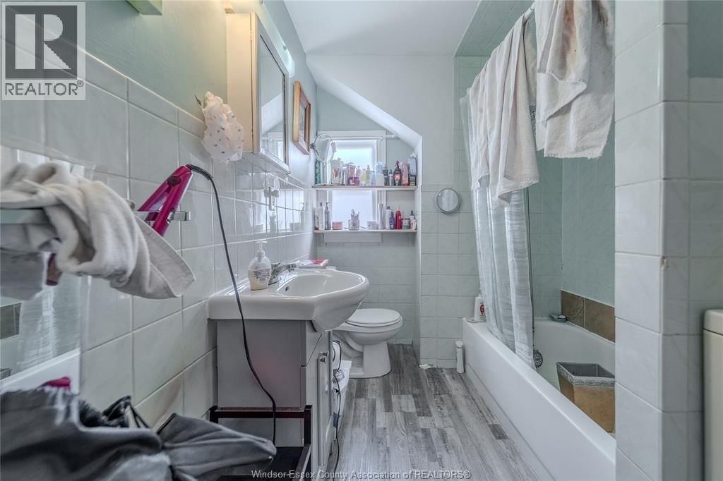 1626 HALL AVENUE Image 12