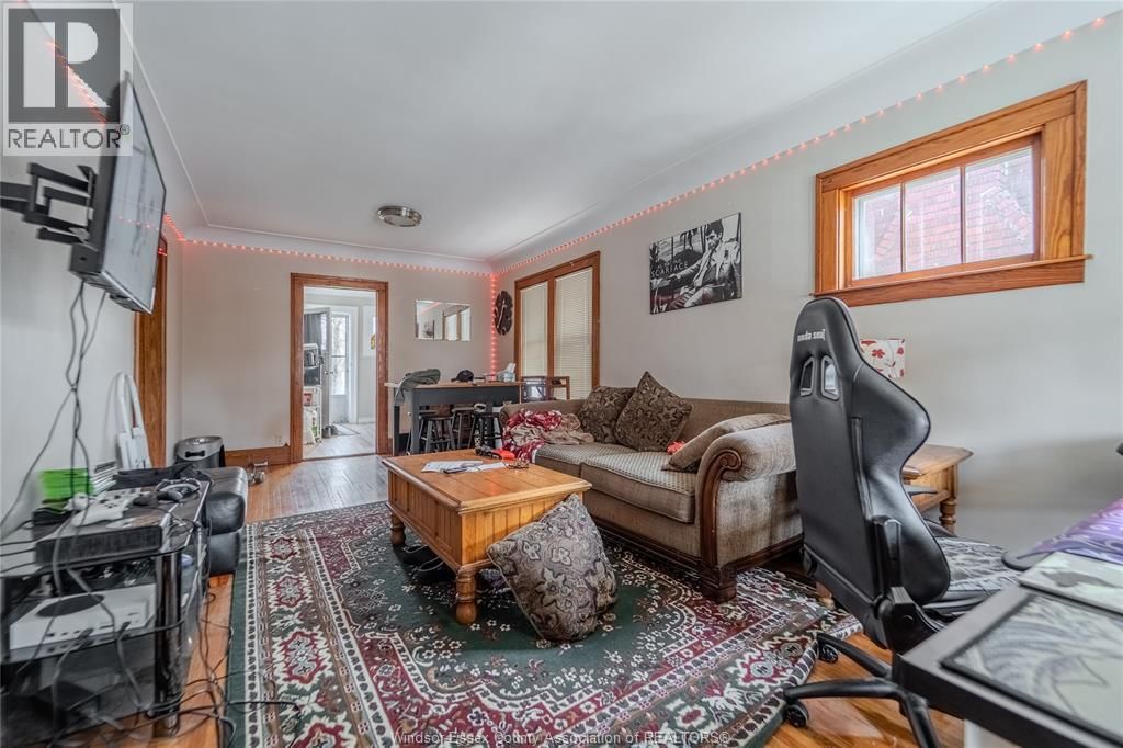 1626 HALL AVENUE Image 15