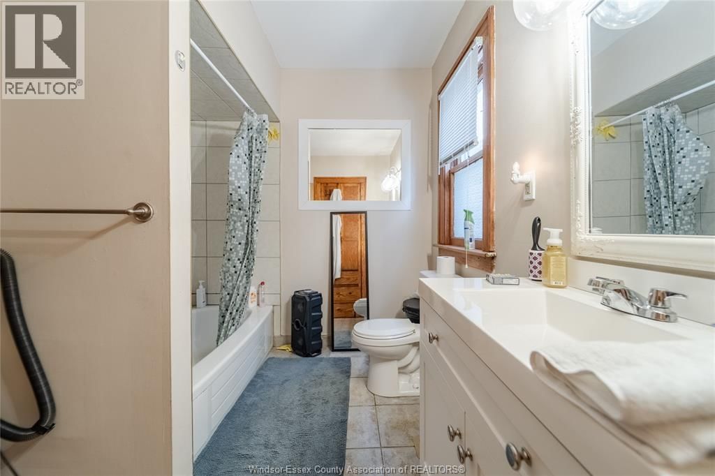 1626 HALL AVENUE Image 17