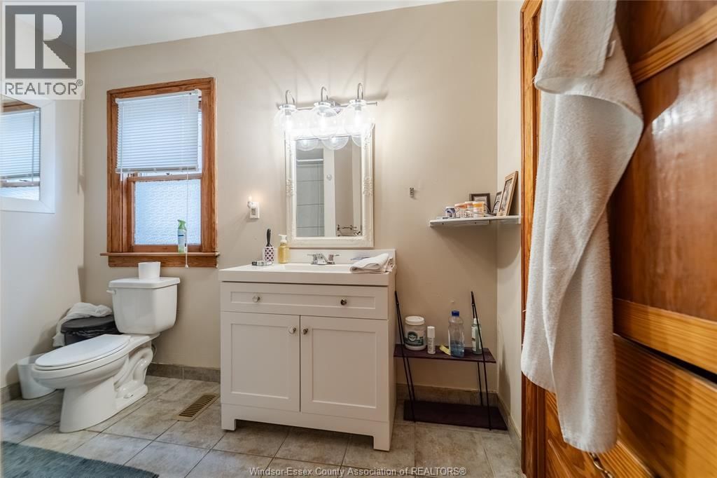 1626 HALL AVENUE Image 18