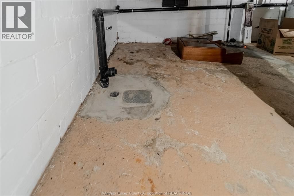 1626 HALL AVENUE Image 24