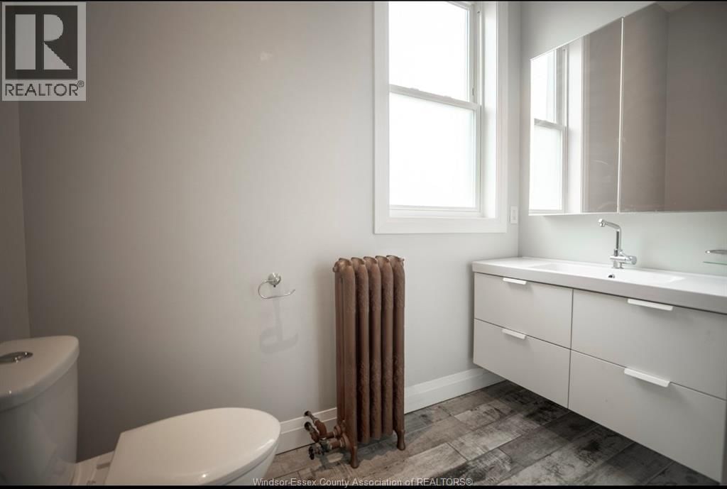 1558 ONTARIO STREET Image 10