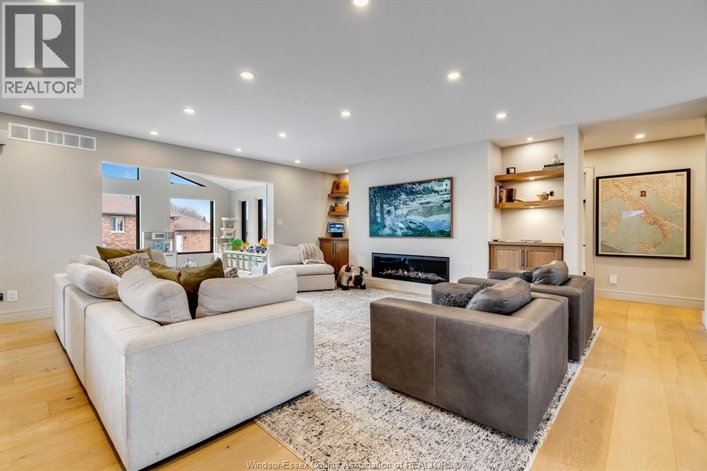 20 ELIZABETH CRESCENT Image 16