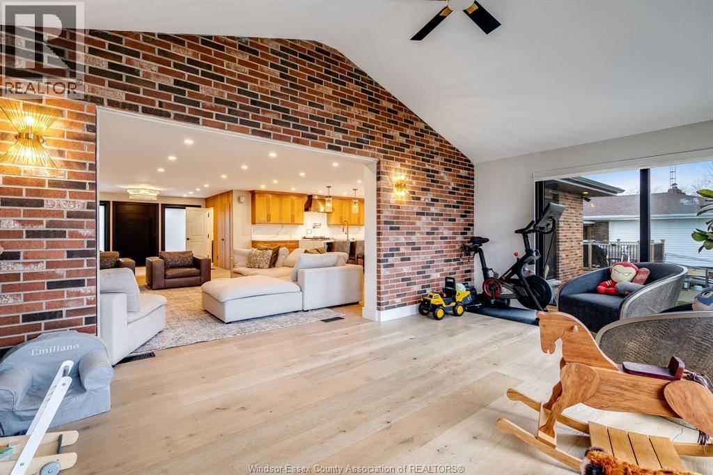 20 ELIZABETH CRESCENT Image 22