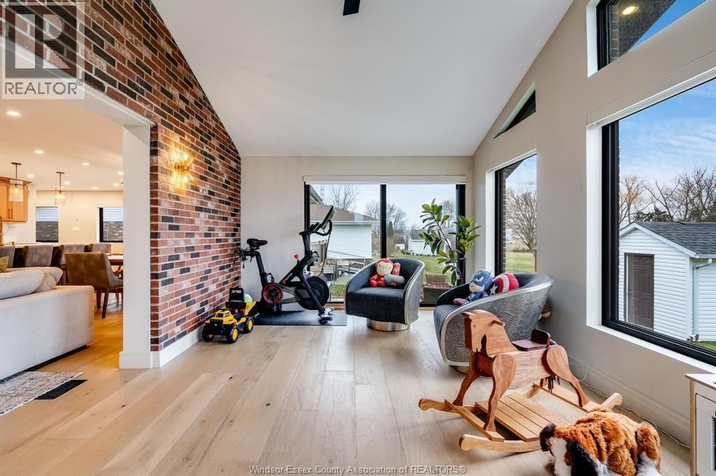 20 ELIZABETH CRESCENT Image 23