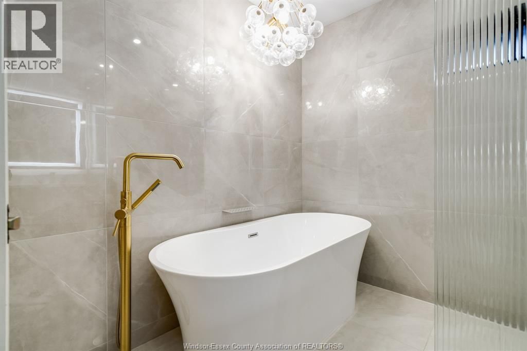 20 ELIZABETH CRESCENT Image 31