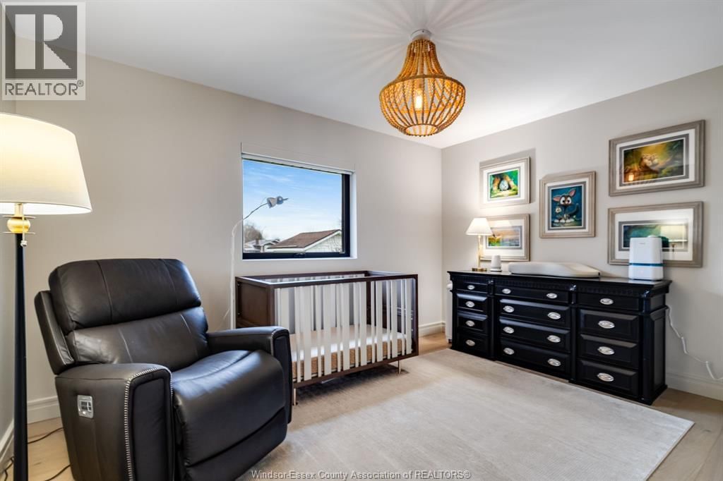 20 ELIZABETH CRESCENT Image 32