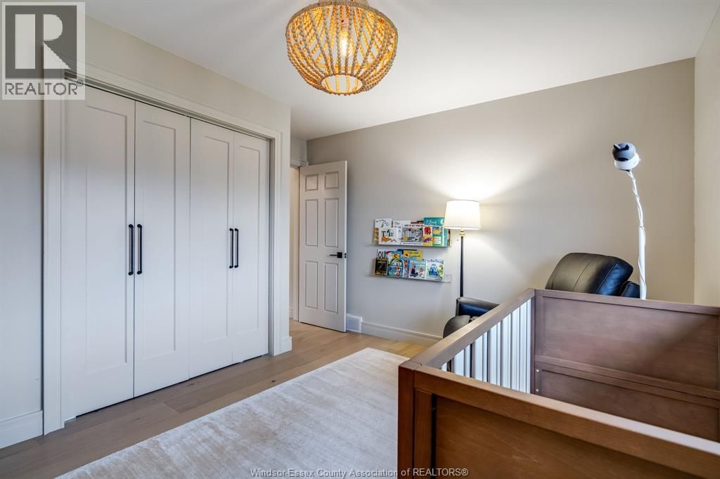 20 ELIZABETH CRESCENT Image 33