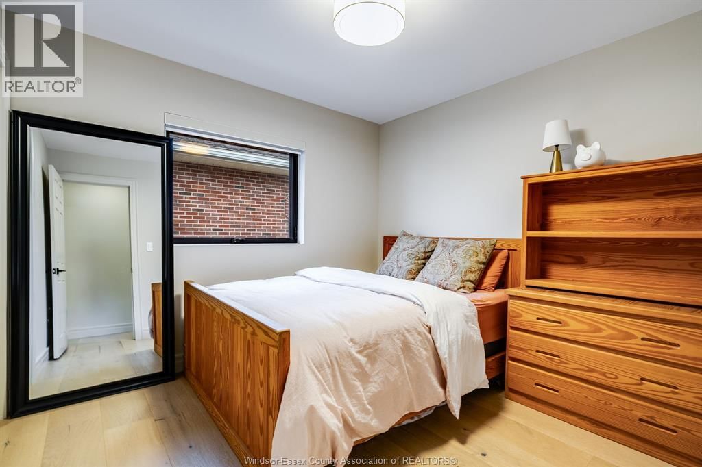 20 ELIZABETH CRESCENT Image 34