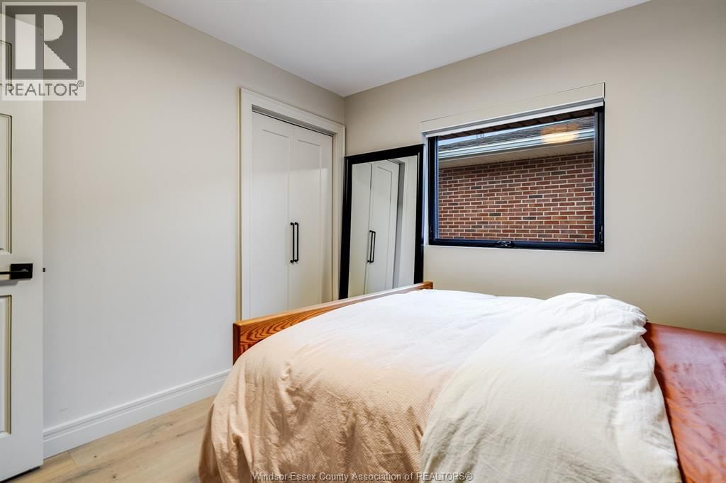 20 ELIZABETH CRESCENT Image 35