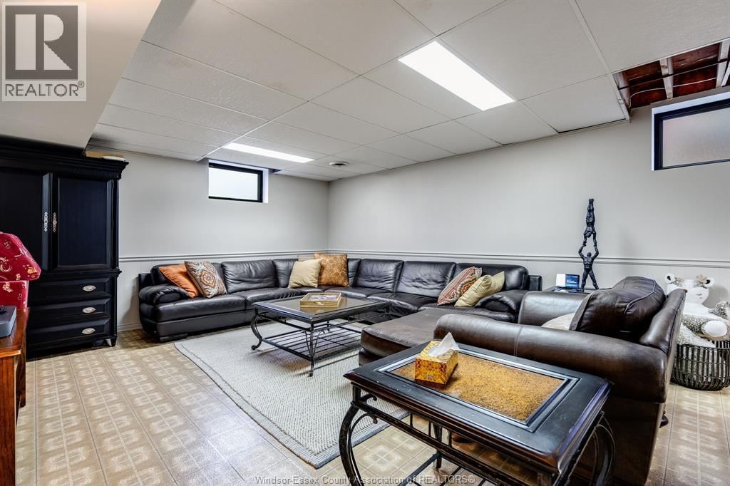 20 ELIZABETH CRESCENT Image 44