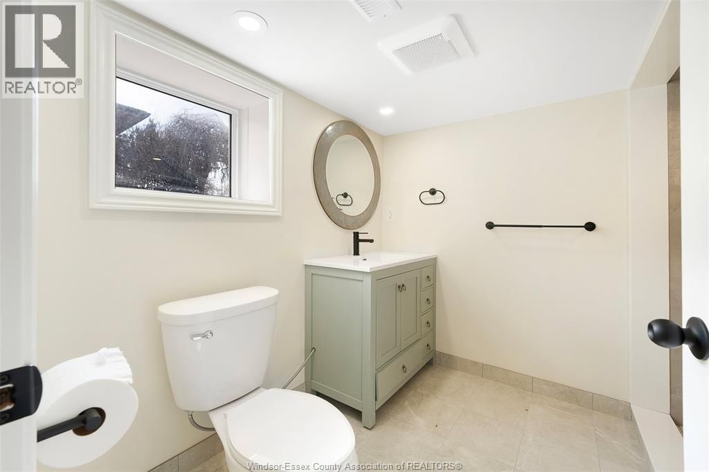 1006 PILLETTE ROAD Image 13