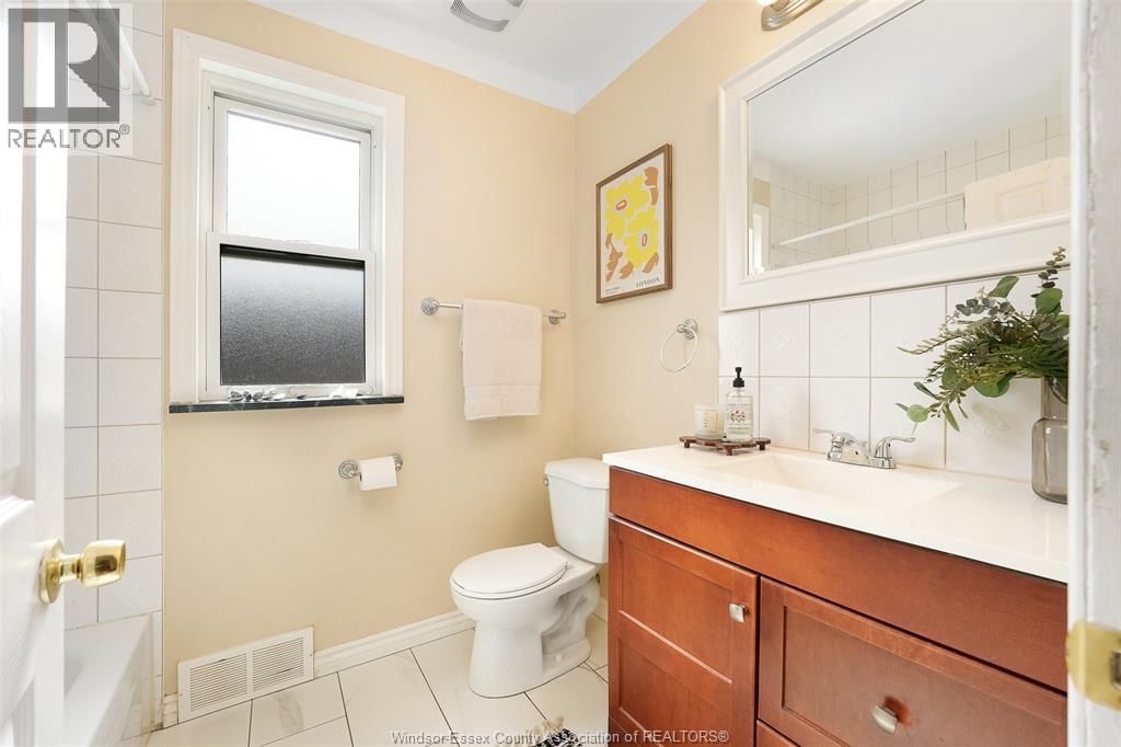 1006 PILLETTE ROAD Image 5