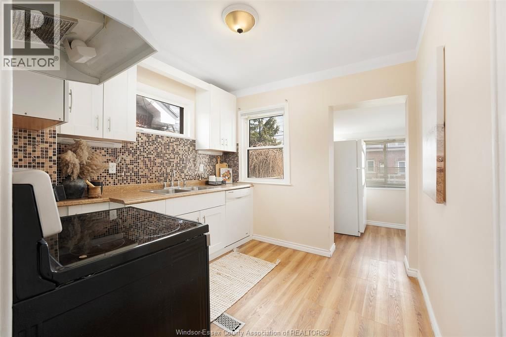 1006 PILLETTE ROAD Image 6