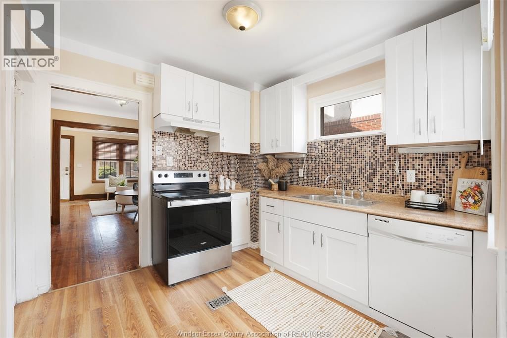 1006 PILLETTE ROAD Image 7