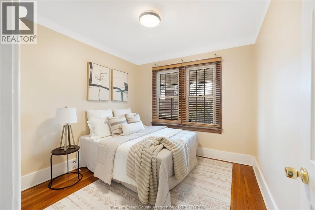 1006 PILLETTE ROAD Image 8