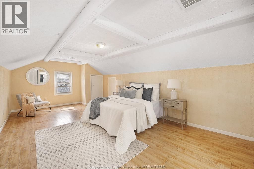 1006 PILLETTE ROAD Image 9