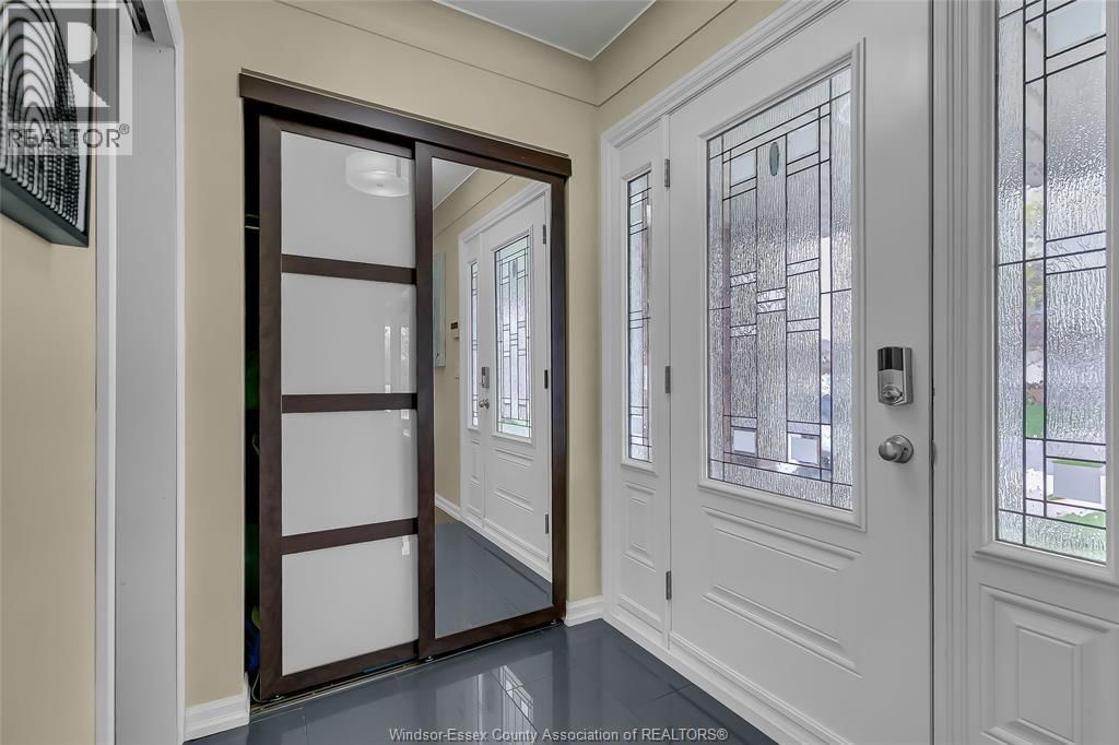 386 WOODRIDGE Image 2