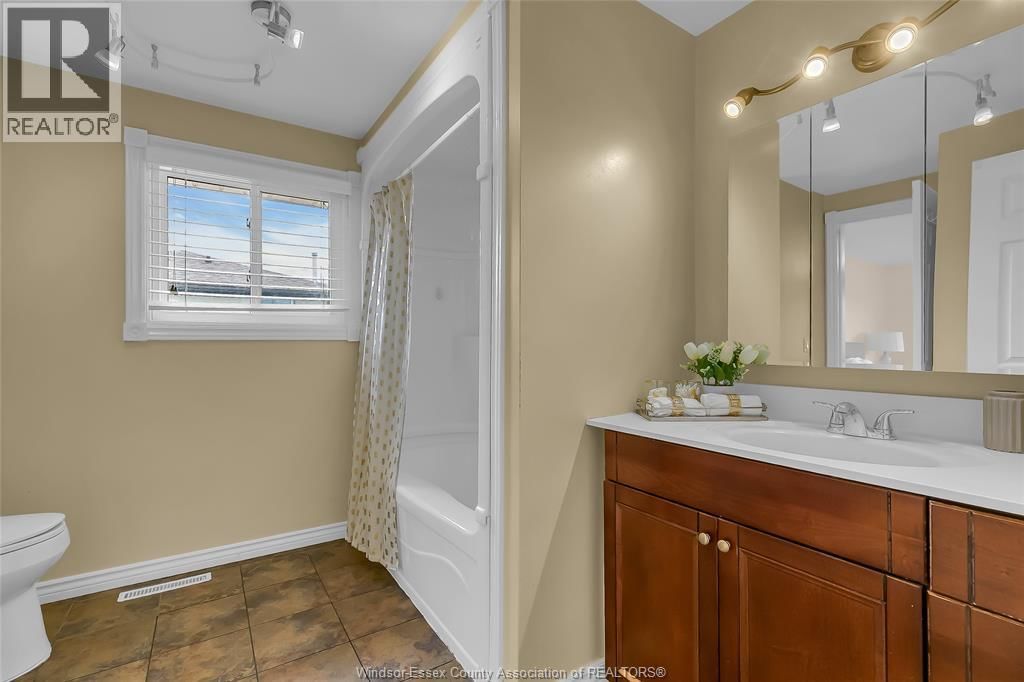 386 WOODRIDGE Image 20