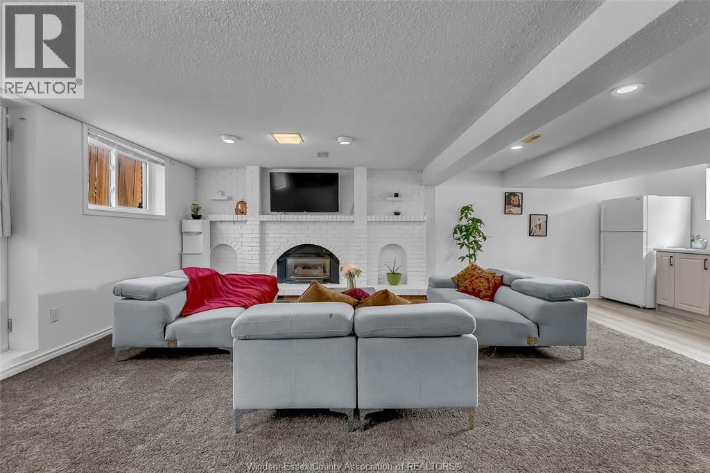 386 WOODRIDGE Image 21