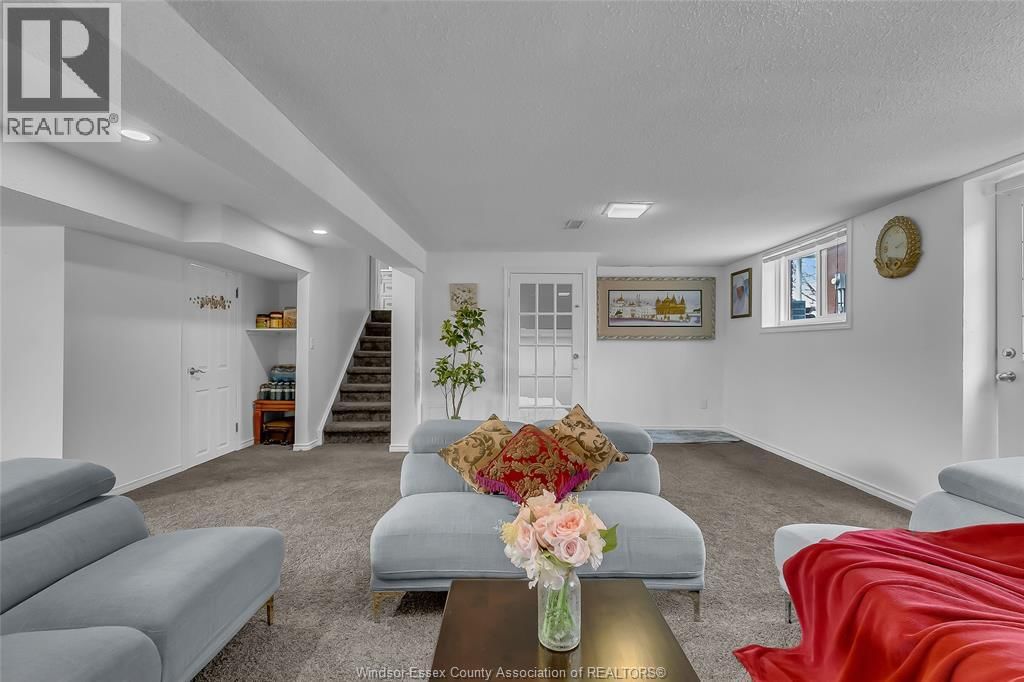 386 WOODRIDGE Image 22