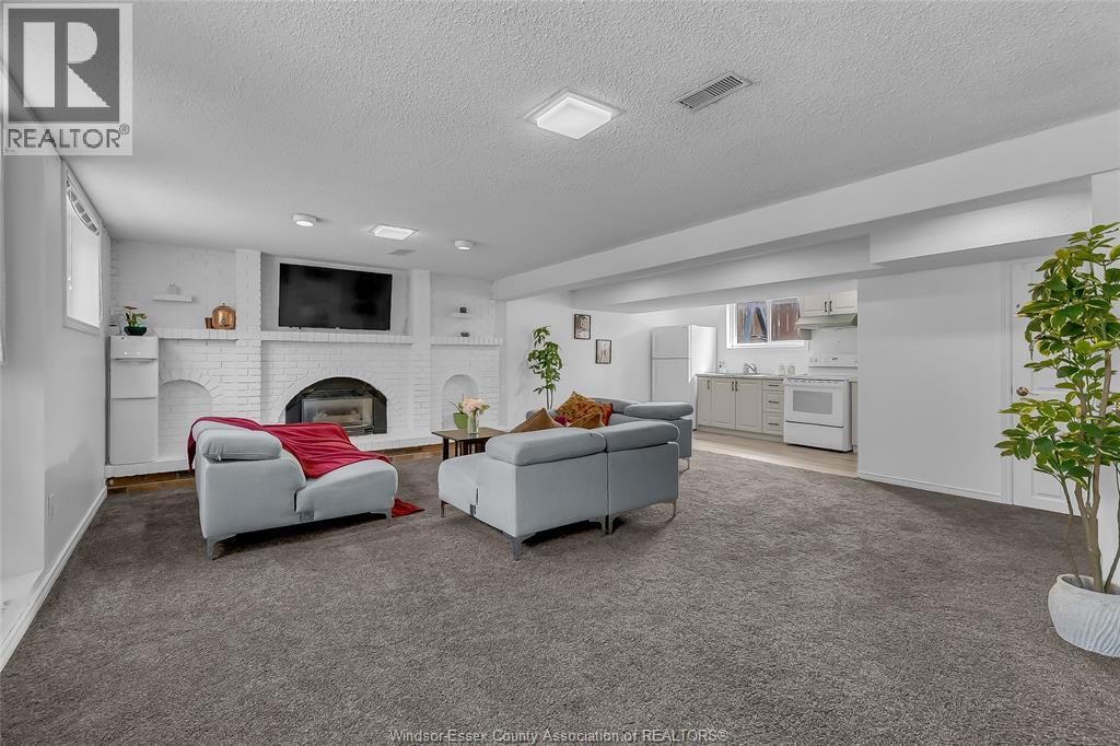 386 WOODRIDGE Image 23