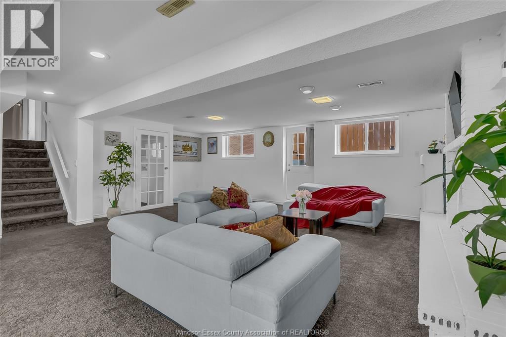 386 WOODRIDGE Image 24