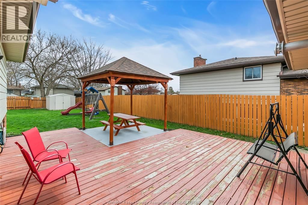 386 WOODRIDGE Image 31