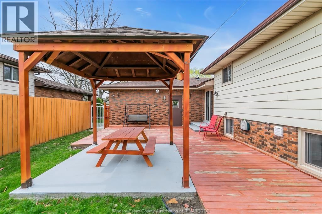 386 WOODRIDGE Image 32