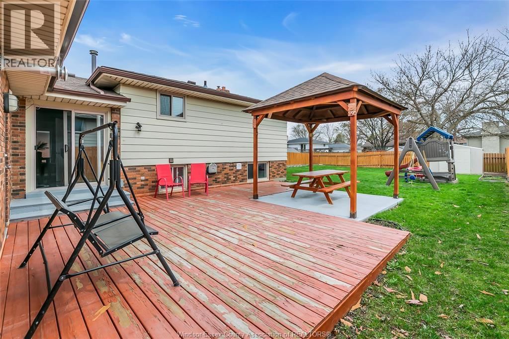 386 WOODRIDGE Image 33