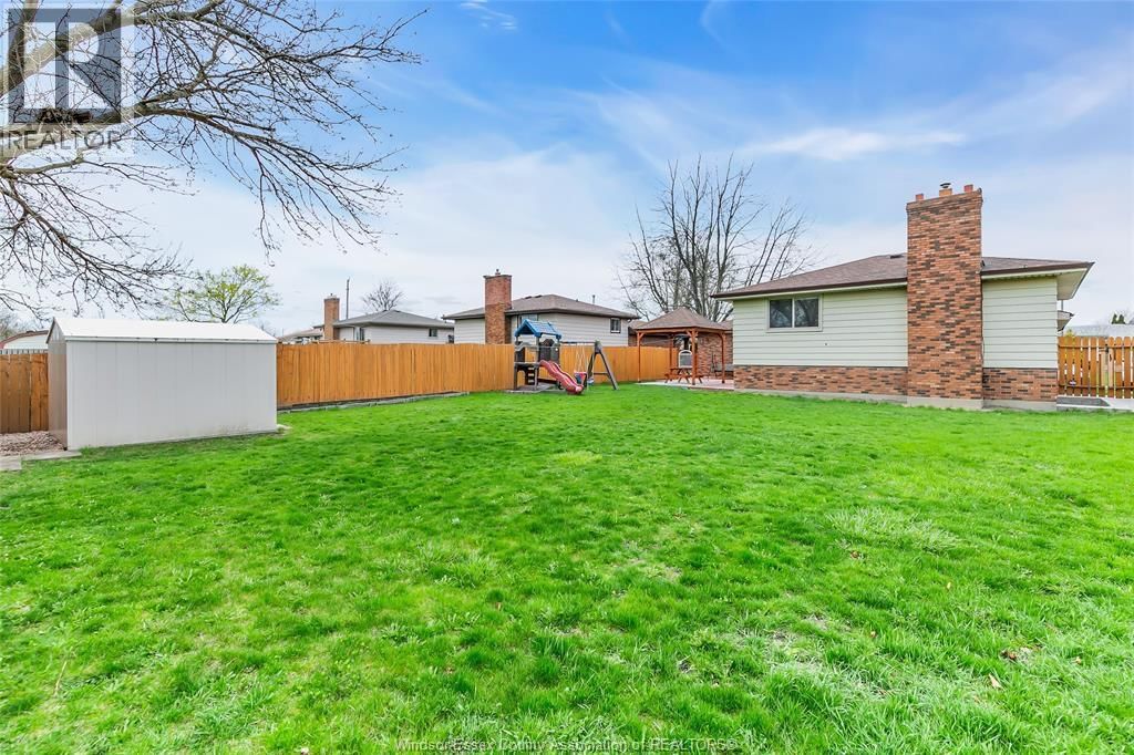 386 WOODRIDGE Image 35