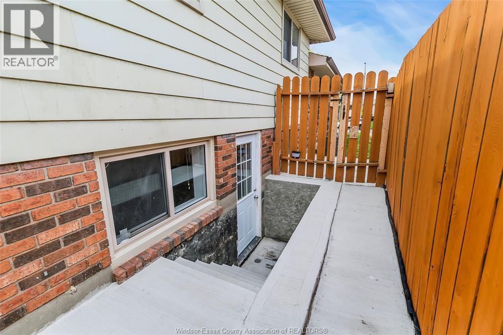 386 WOODRIDGE Image 37