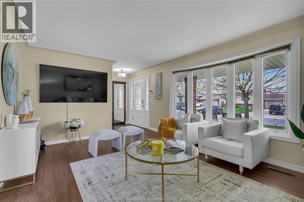 386 WOODRIDGE Image 4