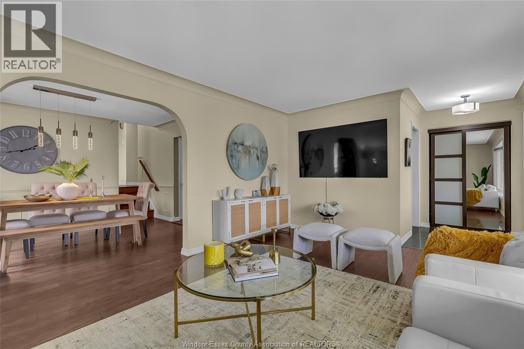 386 WOODRIDGE Image 8