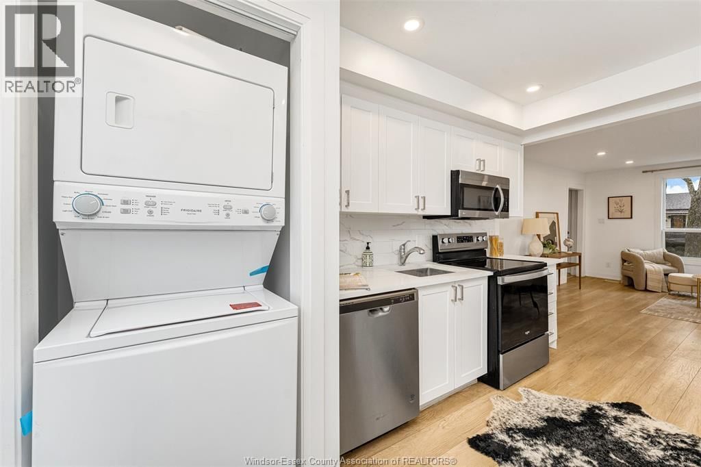 2358 LOUIS AVENUE Image 13