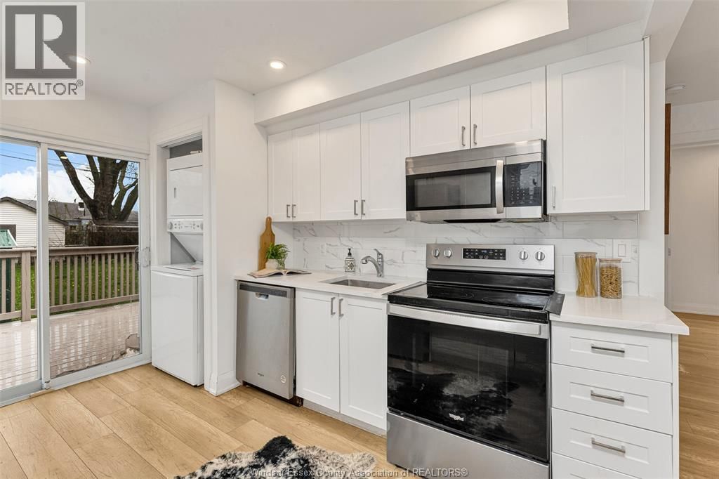 2358 LOUIS AVENUE Image 14