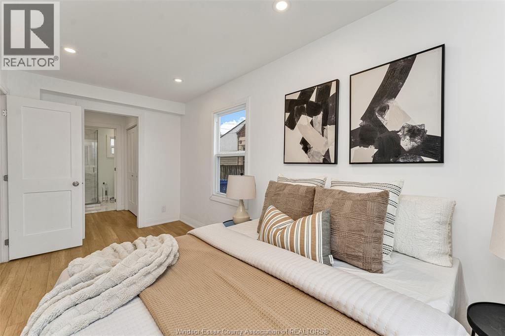 2358 LOUIS AVENUE Image 16