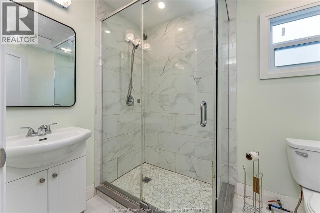 2358 LOUIS AVENUE Image 18