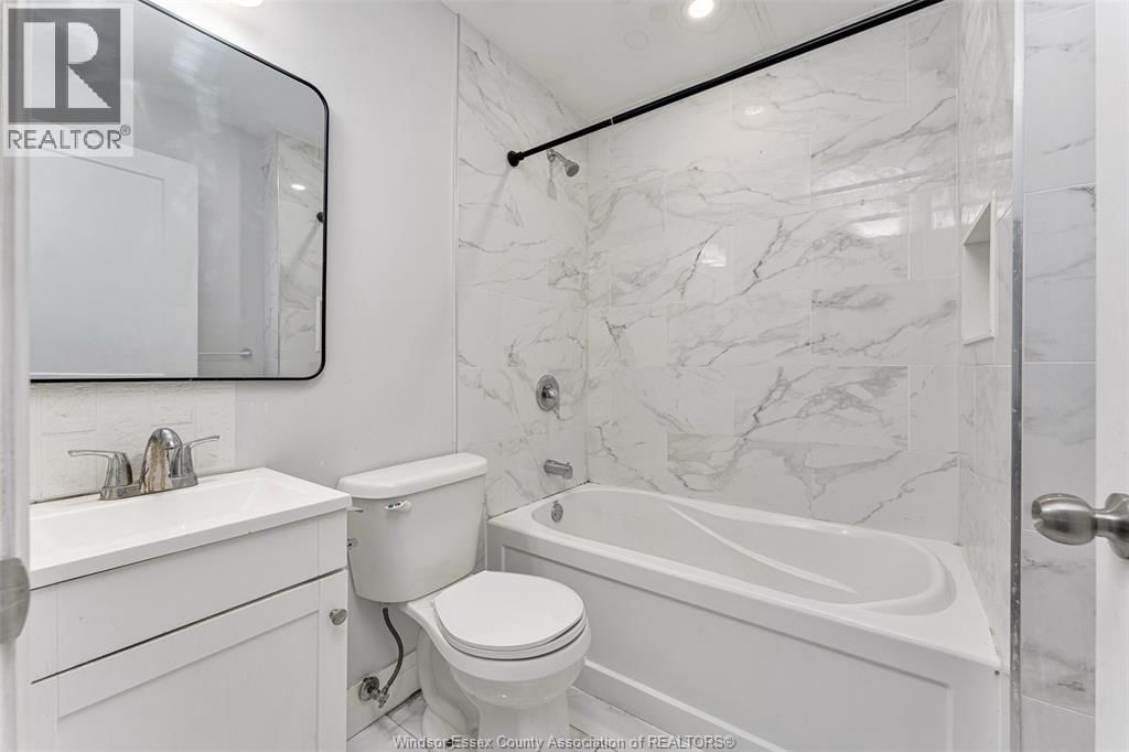 2358 LOUIS AVENUE Image 19