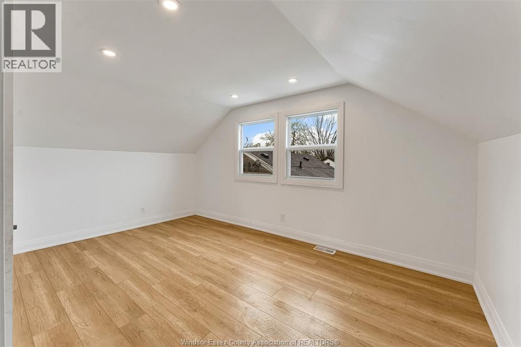 2358 LOUIS AVENUE Image 20