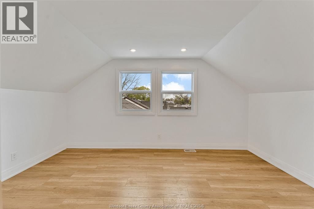 2358 LOUIS AVENUE Image 21