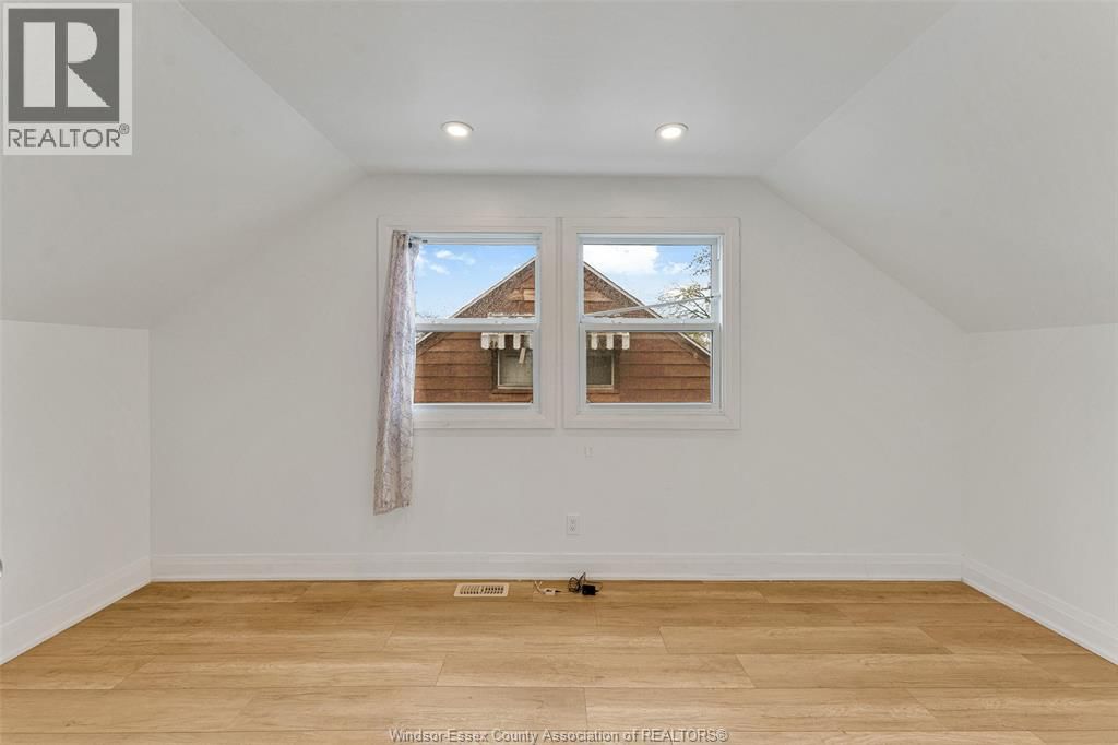 2358 LOUIS AVENUE Image 22