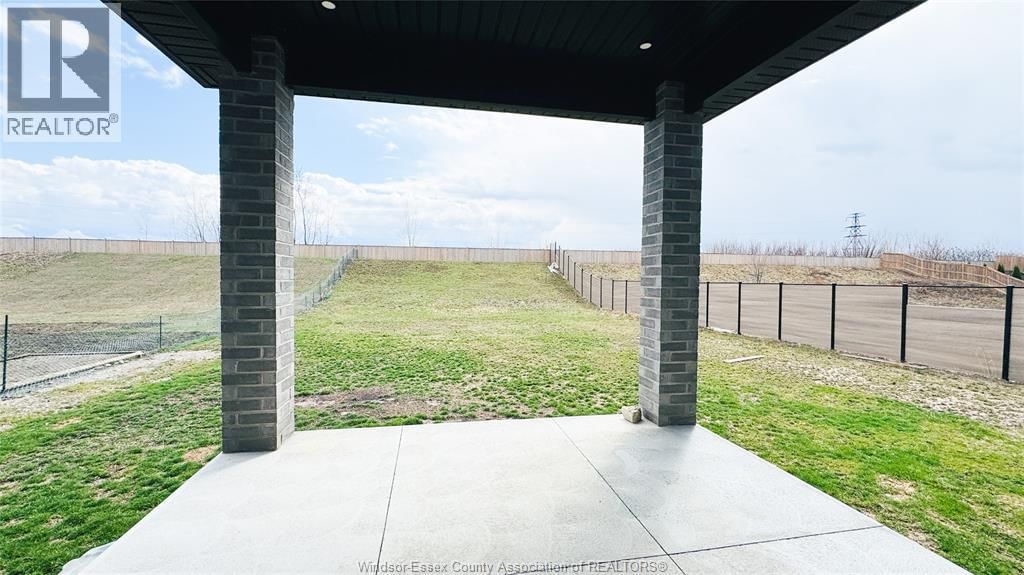 310 BLAKE AVENUE Image 23