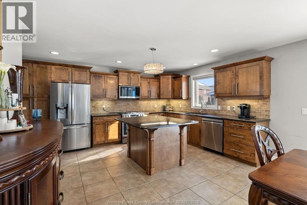 1073 REGENCY CRESCENT Image 11