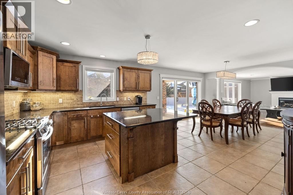 1073 REGENCY CRESCENT Image 13